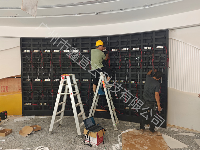 深圳展厅8.9米弧形LED开合屏