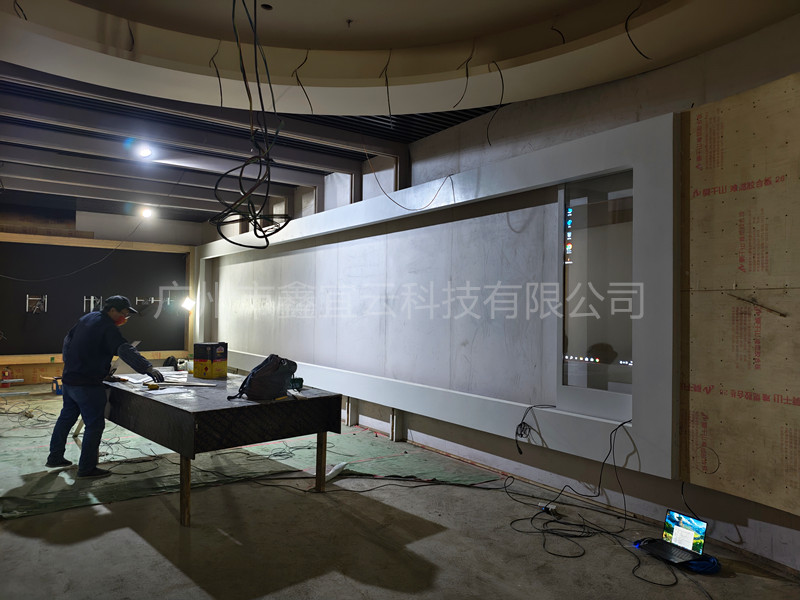 上海精武大厦顶天立地模组oled直轨10.4米滑轨屏
