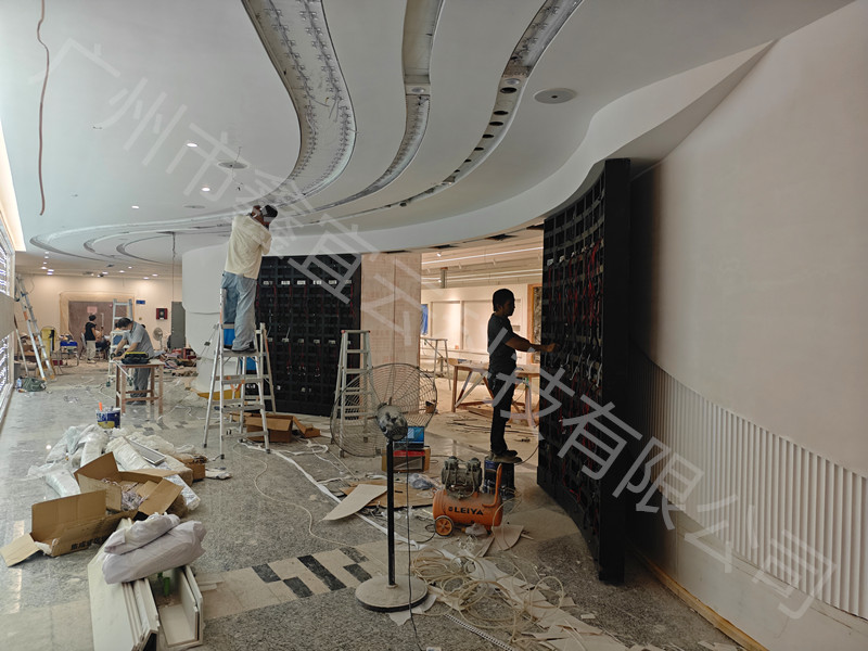 深圳市明中心人大常委办公楼5楼展厅8.9米弧形开合屏